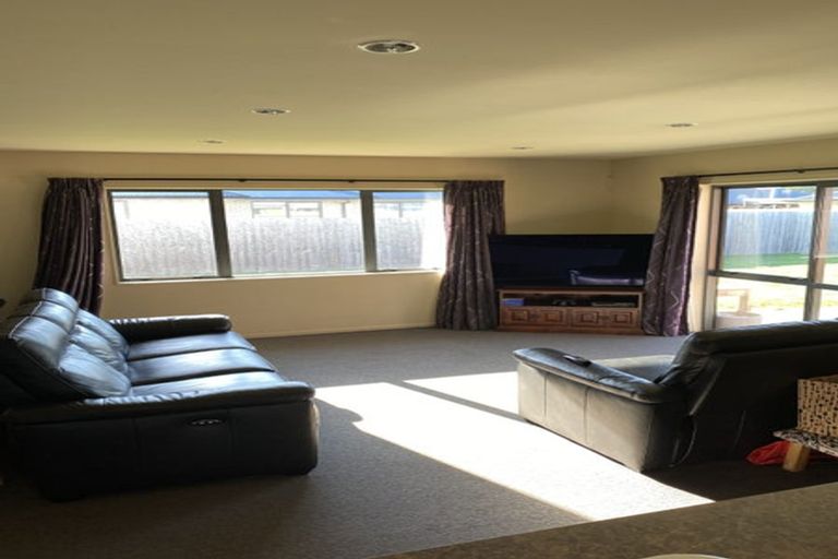 Photo of property in 51 Factory Road, Belfast, Christchurch, 8051