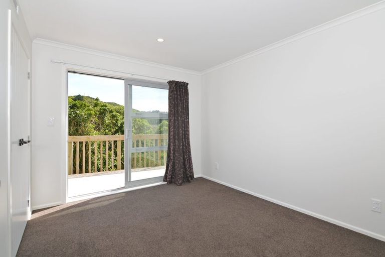 Photo of property in 19 Bendigo Grove, Newlands, Wellington, 6037