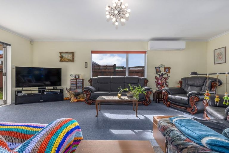 Photo of property in 2 Fuller Close, Levin, 5510