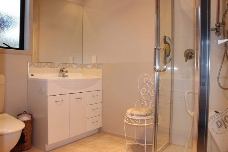 Photo of property in 12 Putaka Place, Papamoa Beach, Papamoa, 3118