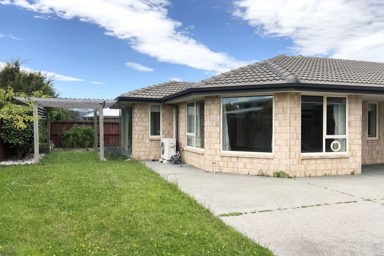 Photo of property in 17 Cunneen Place, Aidanfield, Christchurch, 8025