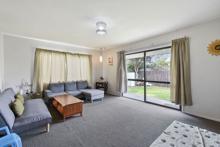 Photo of property in 2/33 Aeronautic Road, Takanini, 2112