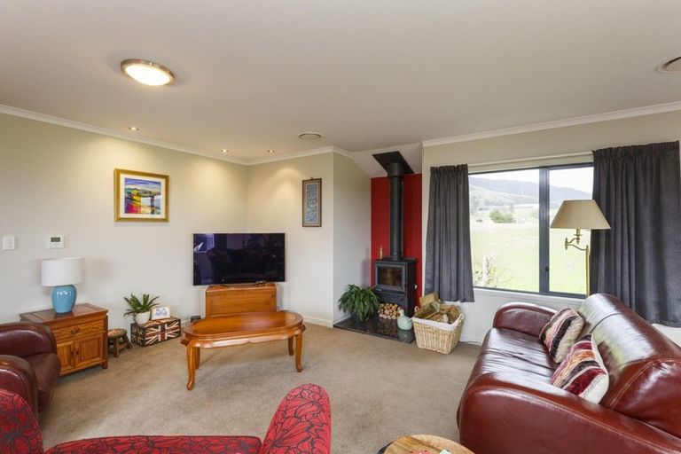 Photo of property in 88 Tokomaru Road East, Tokomaru, Palmerston North, 4474