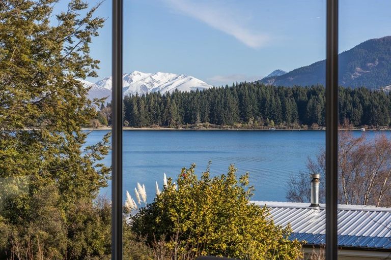 Photo of property in 37a Bay View Road, Kelvin Heights, Queenstown, 9300