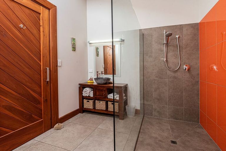 Photo of property in 114 Hay Road, Helena Bay, Hikurangi, 0184