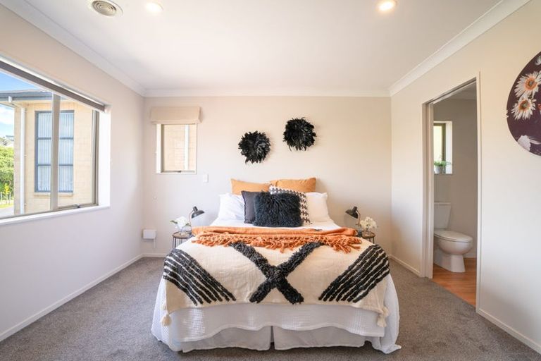 Photo of property in 24 Erlestoke Crescent, Churton Park, Wellington, 6037