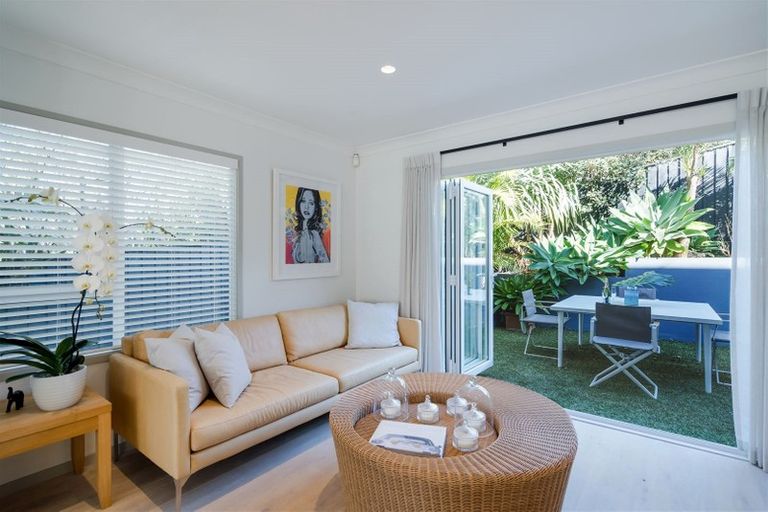 Photo of property in 2/26 Onepoto Road, Hauraki, Auckland, 0622