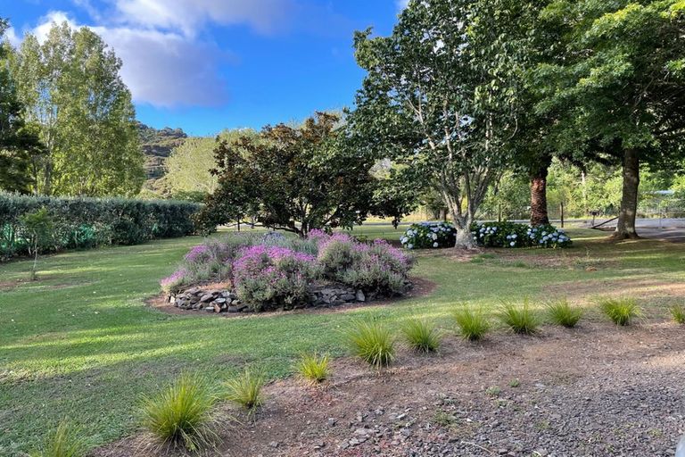 Photo of property in 110 Te Henga Road, Waitakere, Henderson, 0781