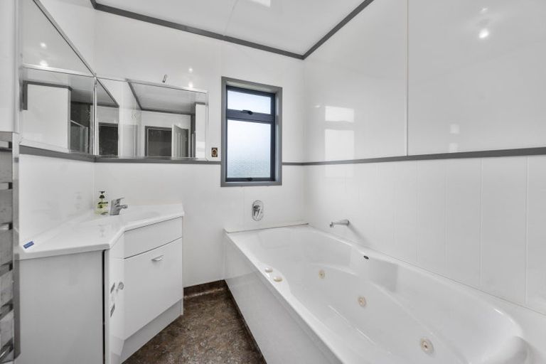 Photo of property in 137 Kenrigg Road West, Kinloch, Taupo, 3377