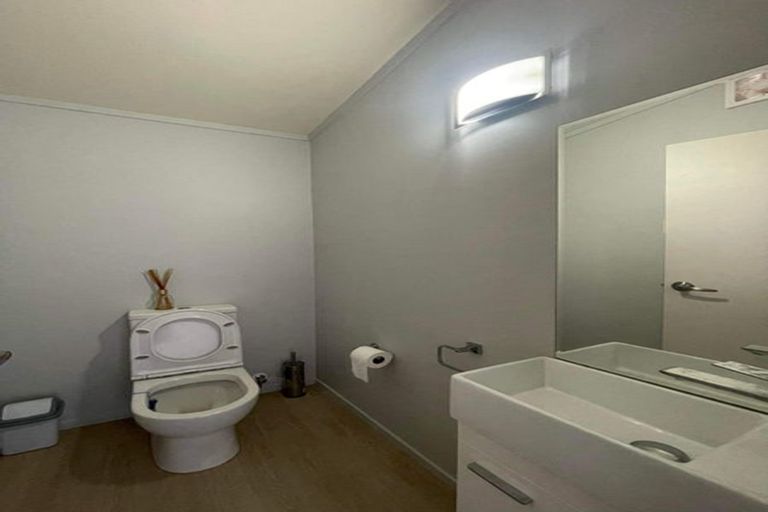 Photo of property in 37 Pitt Road, Runciman, Drury, 2578