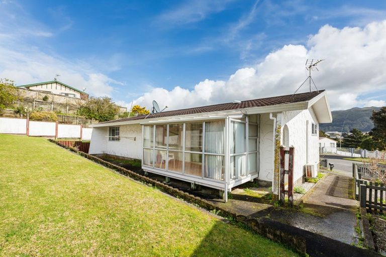 Photo of property in 36 Apple Terrace, Ranui, Porirua, 5024
