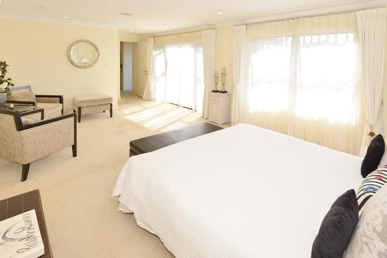 Photo of property in 17 Awaroa Road, Sunnyvale, Auckland, 0612