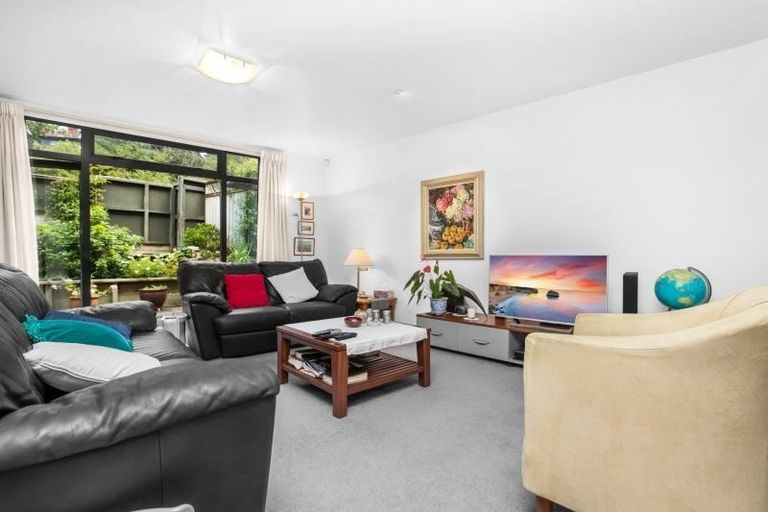 Photo of property in 18 Waterview Downs, Waterview, Auckland, 1026