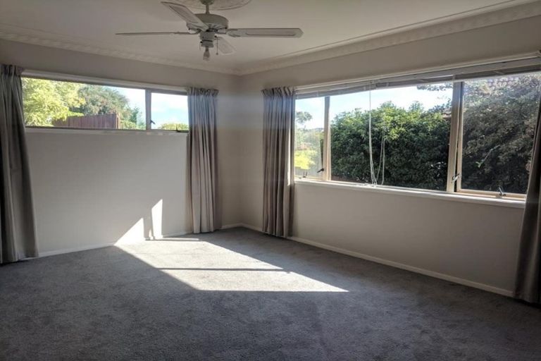 Photo of property in 4 Robin Lane, Browns Bay, Auckland, 0630