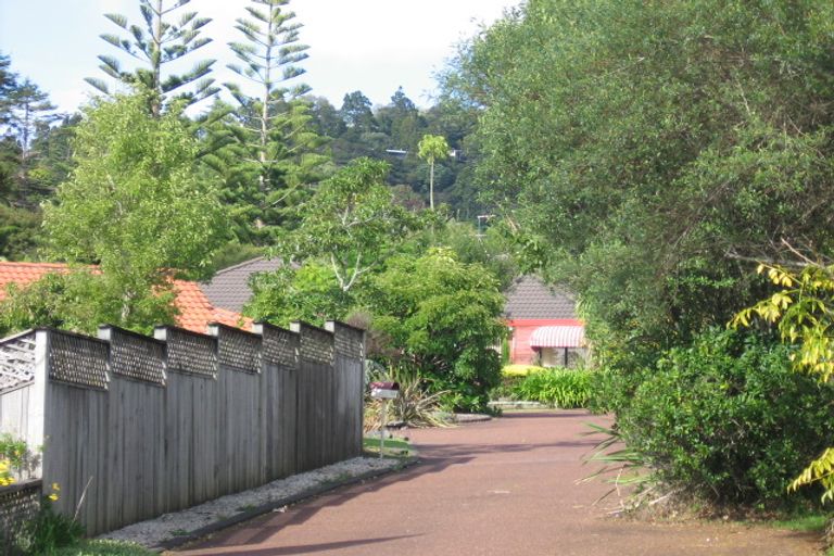 Photo of property in 4b Woodfern Crescent, Titirangi, Auckland, 0604