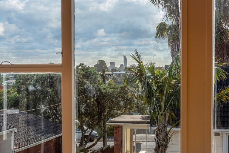 Photo of property in 1/9 Kawerau Avenue, Devonport, Auckland, 0624