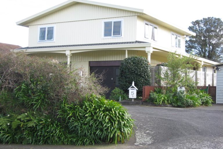Photo of property in 5 Shortland Street, Lower Vogeltown, New Plymouth, 4310