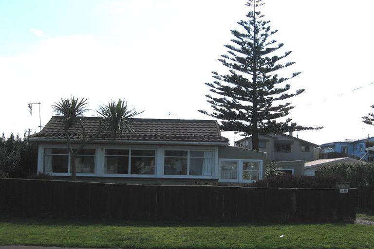 Photo of property in 12 Tregenna Street, Castlecliff, Whanganui, 4501