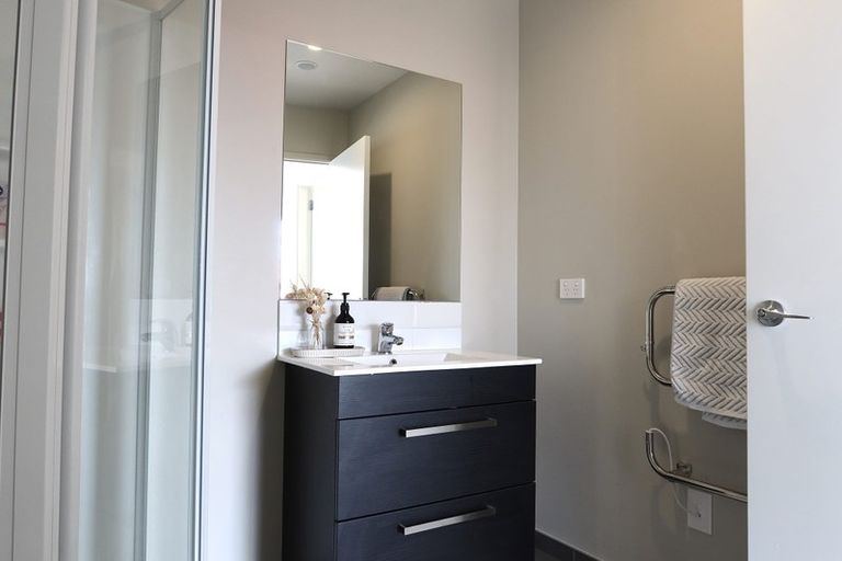 Photo of property in 3/22 Kerewhenua Crescent, Hobsonville, 0616