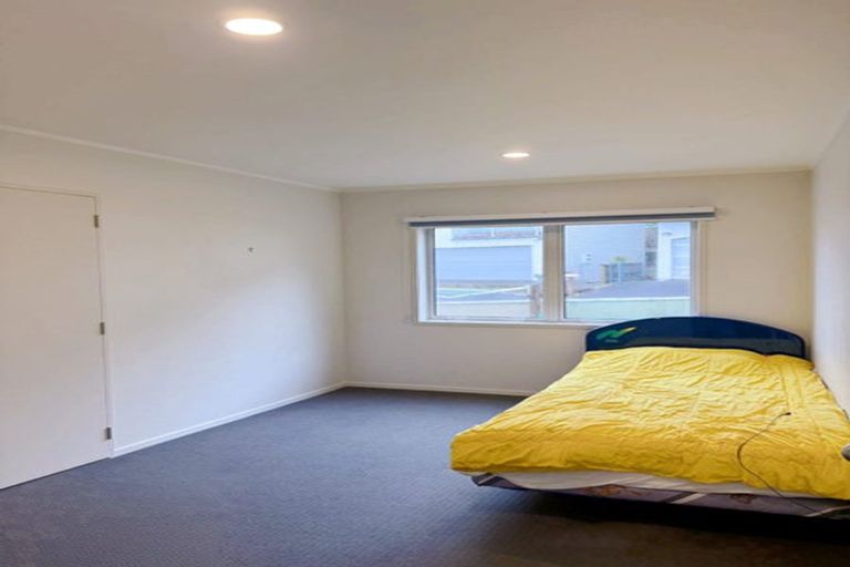 Photo of property in 129 Hobsonville Road, West Harbour, Auckland, 0618