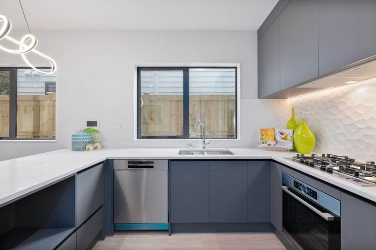 Photo of property in 21c Montgomery Avenue, Belmont, Auckland, 0622