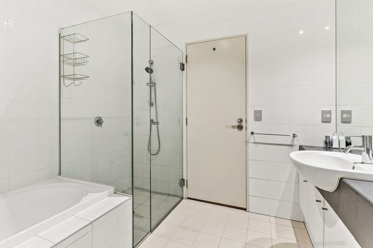Photo of property in Sanctum Apartment, 10 Ebor Street, Te Aro, Wellington, 6011