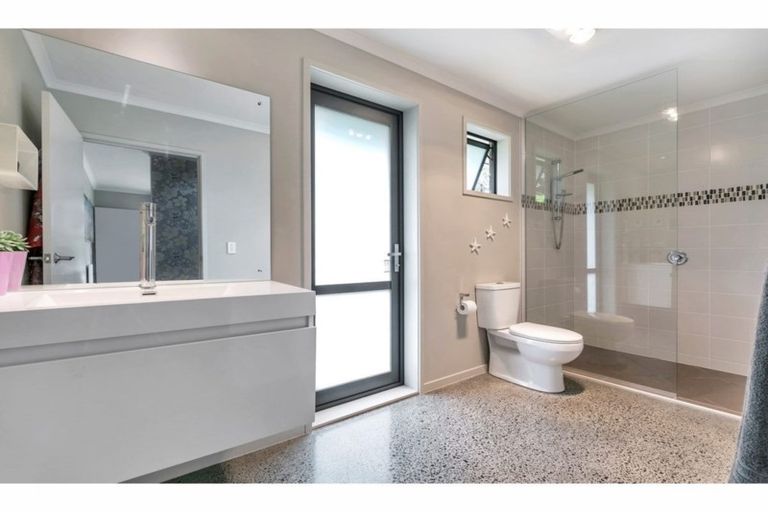 Photo of property in 433 Wairere Road, Waitakere, Henderson, 0782