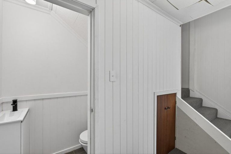 Photo of property in 46 Seaview Road, Marfell, New Plymouth, 4310