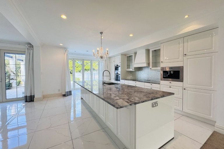 Photo of property in 12 Snowdon Road, Fendalton, Christchurch, 8052