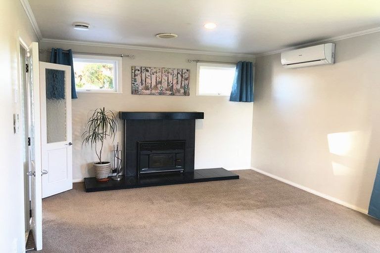 Photo of property in 1 Viola Place, Papakura, 2110