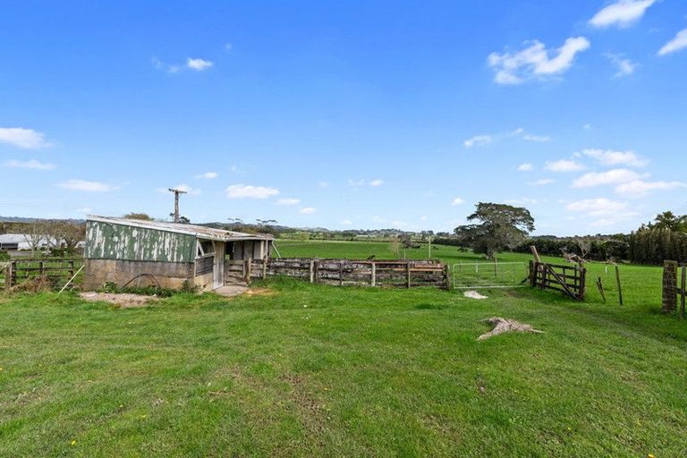 Photo of property in 180 Taupaki Road, Taupaki, Henderson, 0782