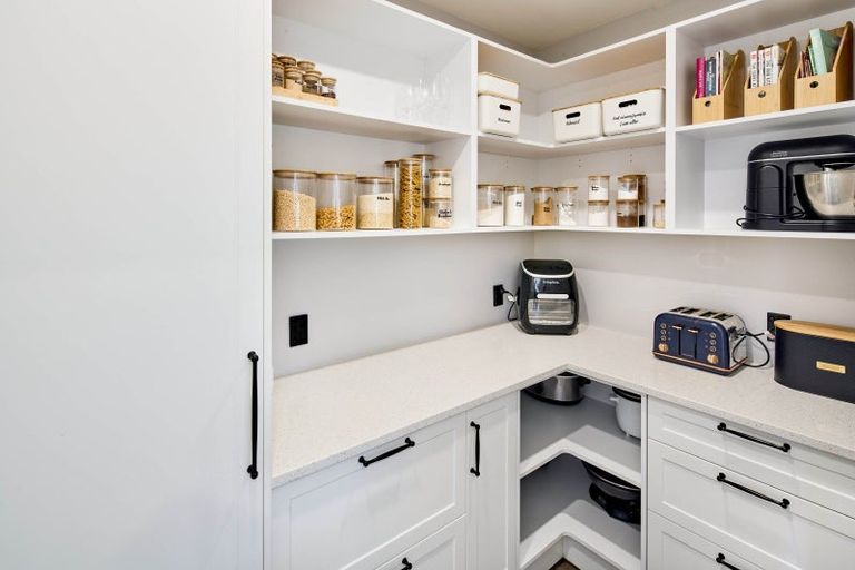 Photo of property in 3 Montgomery Crescent, Clouston Park, Upper Hutt, 5018