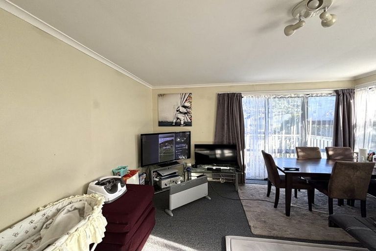 Photo of property in 38 Hinau Street, Tawa, Wellington, 5028