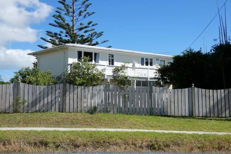 Photo of property in 2 Karoro Road, One Tree Point, 0118