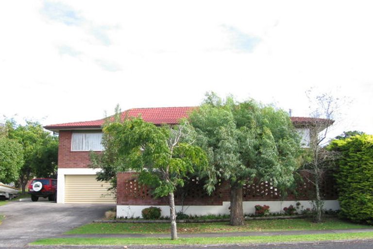 Photo of property in 4 Clyside Avenue, Half Moon Bay, Auckland, 2012
