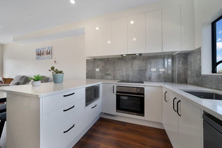 Photo of property in 4/68 Smythe Road, Henderson, Auckland, 0612