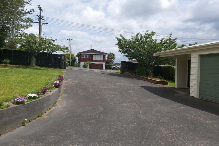 Photo of property in 40 Waimumu Road, Massey, Auckland, 0614