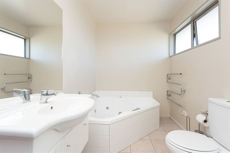 Photo of property in 18 Country Palms Drive, Halswell, Christchurch, 8025