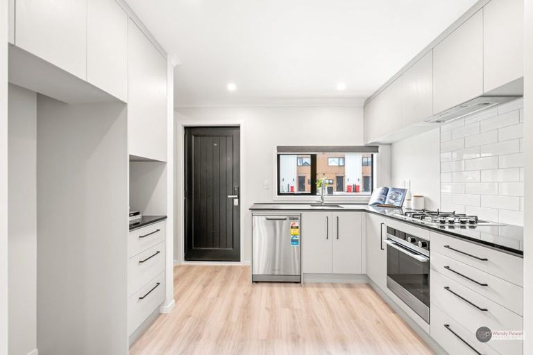 Photo of property in 15 Doug Jensen Street, Wallaceville, Upper Hutt, 5018