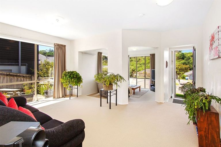 Photo of property in 9 Tararua Close, Aotea, Porirua, 5024