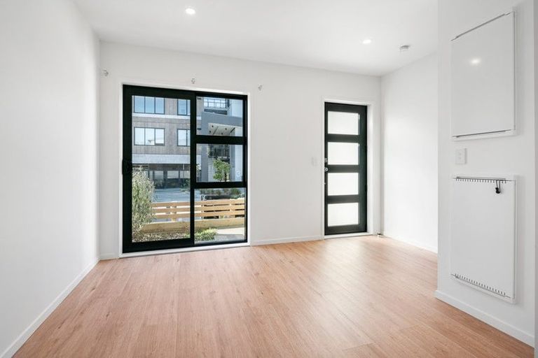 Photo of property in 20 Rauemi Way, Te Atatu South, Auckland, 0610