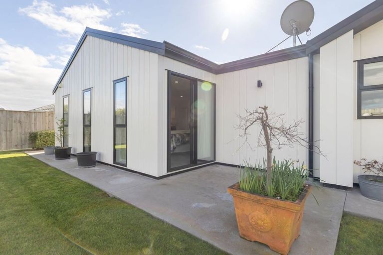 Photo of property in 62 Freedom Drive, Kelvin Grove, Palmerston North, 4414