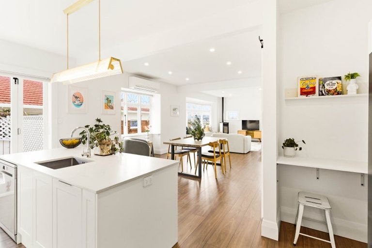 Photo of property in 104 Forbury Road, Saint Clair, Dunedin, 9012