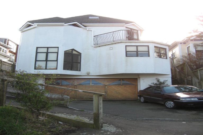 Photo of property in 28 Grove Road, Kelburn, Wellington, 6012