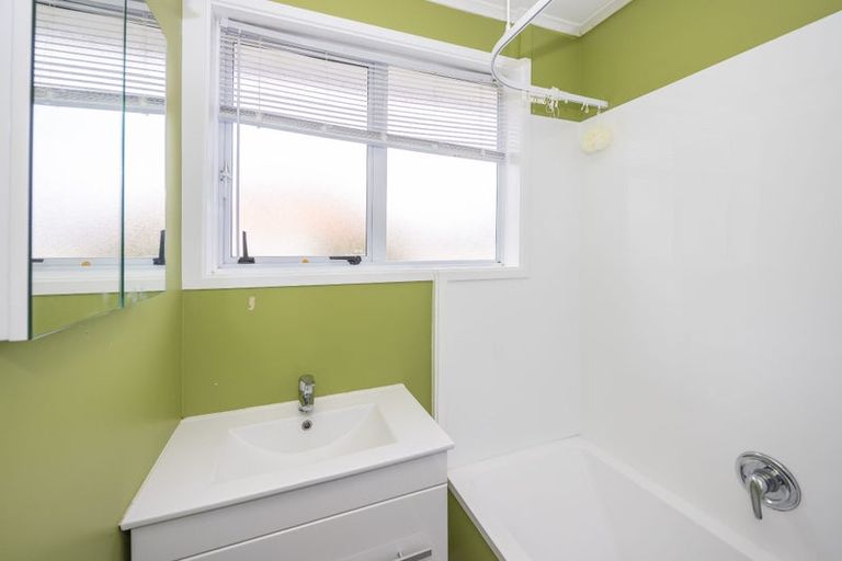 Photo of property in 37 Ross Crescent, Fairfield, Hamilton, 3214