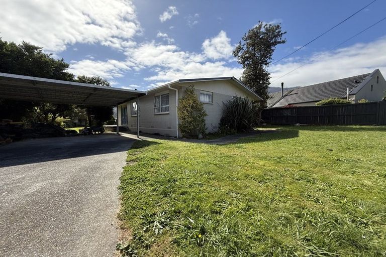 Photo of property in 27 Ranui Street, Waikawa, Picton, 7220