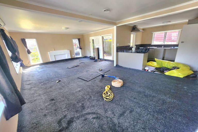 Photo of property in 27 Glenfern Road, Mellons Bay, Auckland, 2014