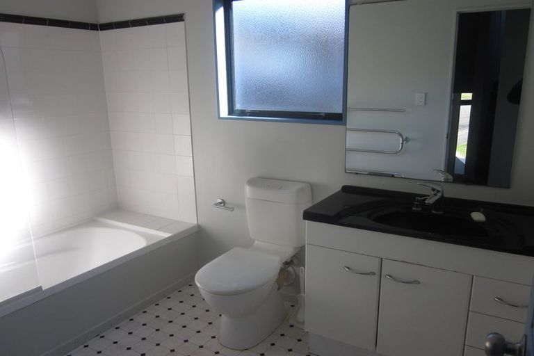 Photo of property in 30a Bowes Crescent, Strathmore Park, Wellington, 6022