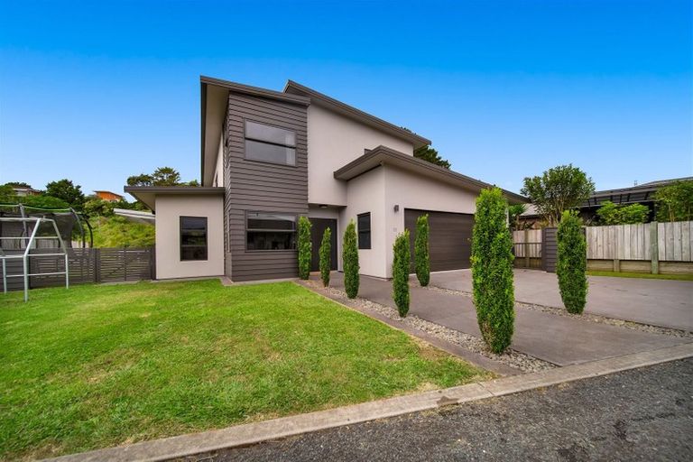 Photo of property in 13 Te Arakete Place, Hurworth, New Plymouth, 4310