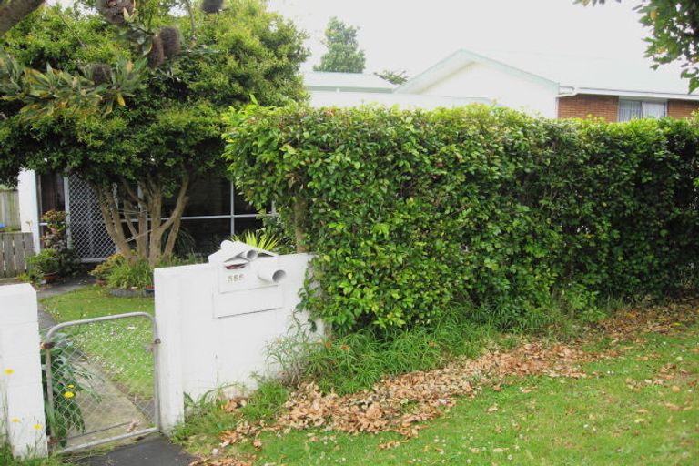 Photo of property in 1/555 Glenfield Road, Glenfield, Auckland, 0629